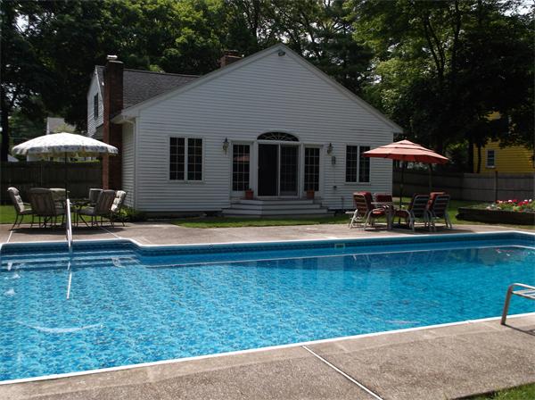 28 Crest Road Lynnfield, MA 01940 - Photo 3 of 14 Gallery Image 3