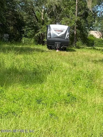 a view of a back yard of the house