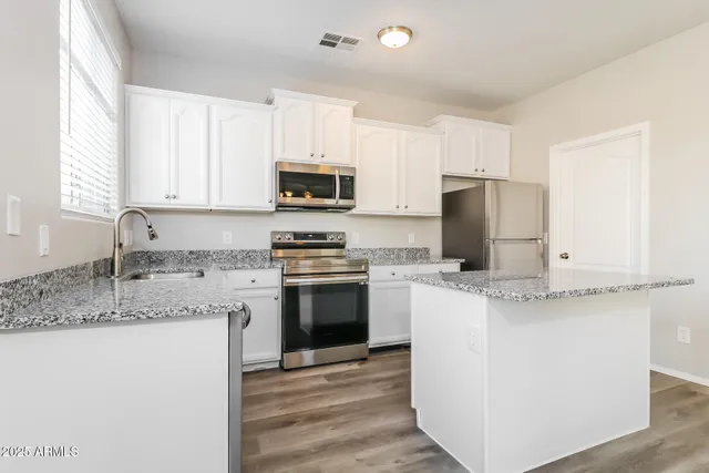 $1,945 | 17500 West Mandalay Lane, Surprise, AZ 85388