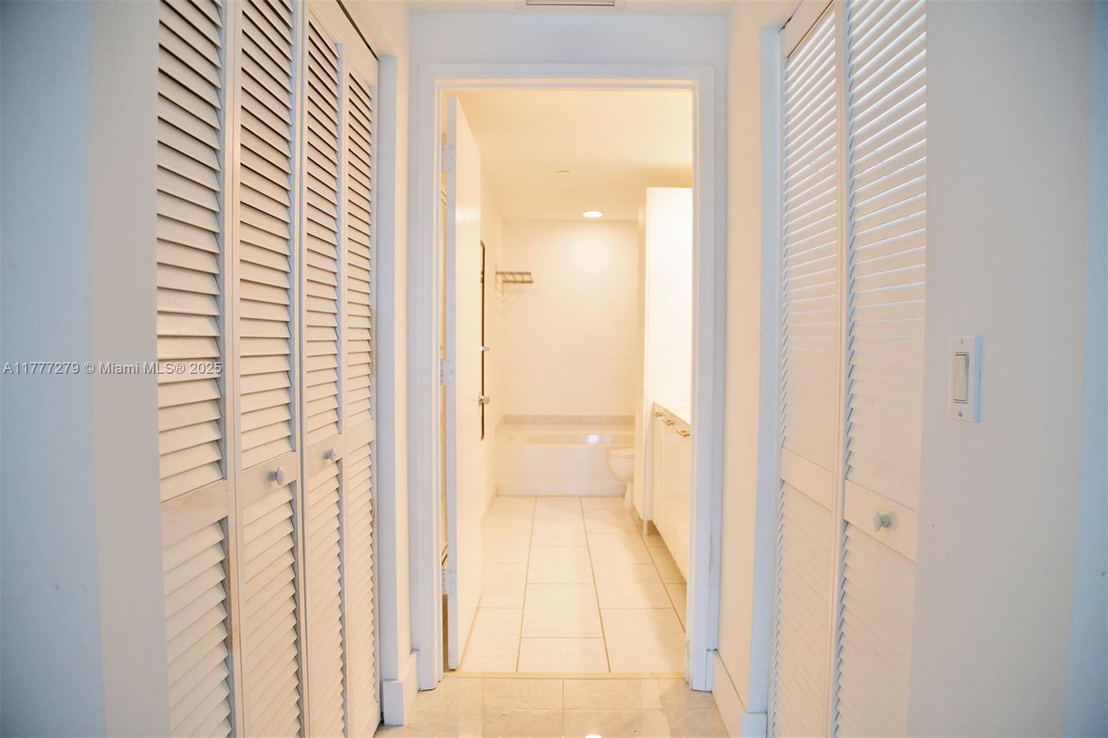 951 Brickell Avenue, Unit 3007 Miami, FL 33131 - Photo 11 of 21