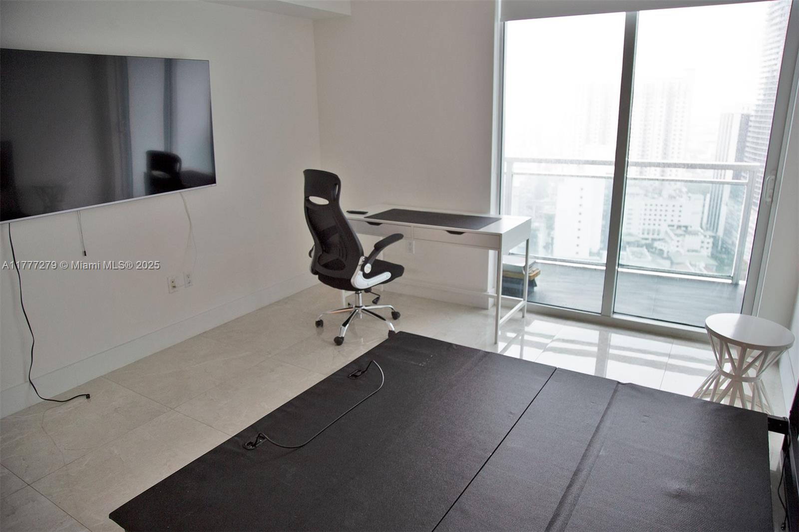 951 Brickell Avenue, Unit 3007 Miami, FL 33131 - Photo 12 of 21