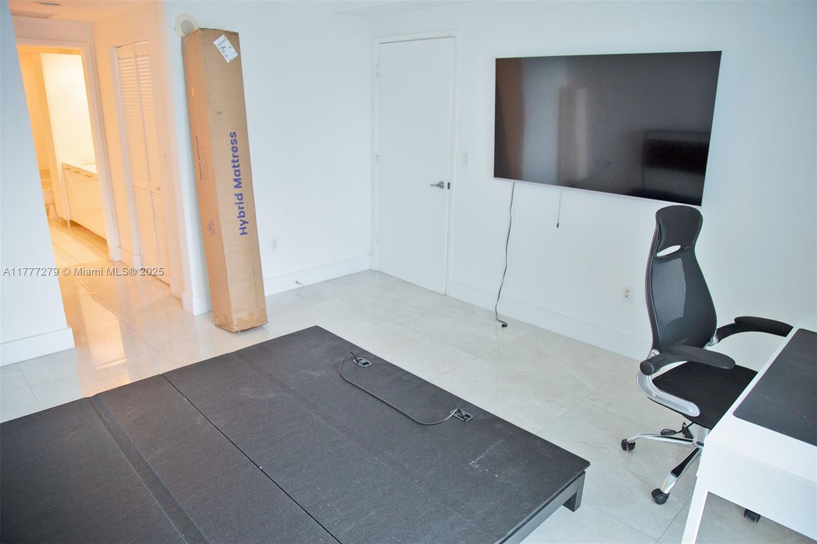 951 Brickell Avenue, Unit 3007 Miami, FL 33131 - Photo 13 of 21