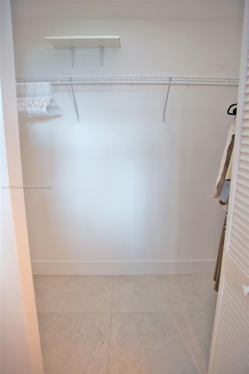 951 Brickell Avenue, Unit 3007 Miami, FL 33131 - Photo 4 of 21