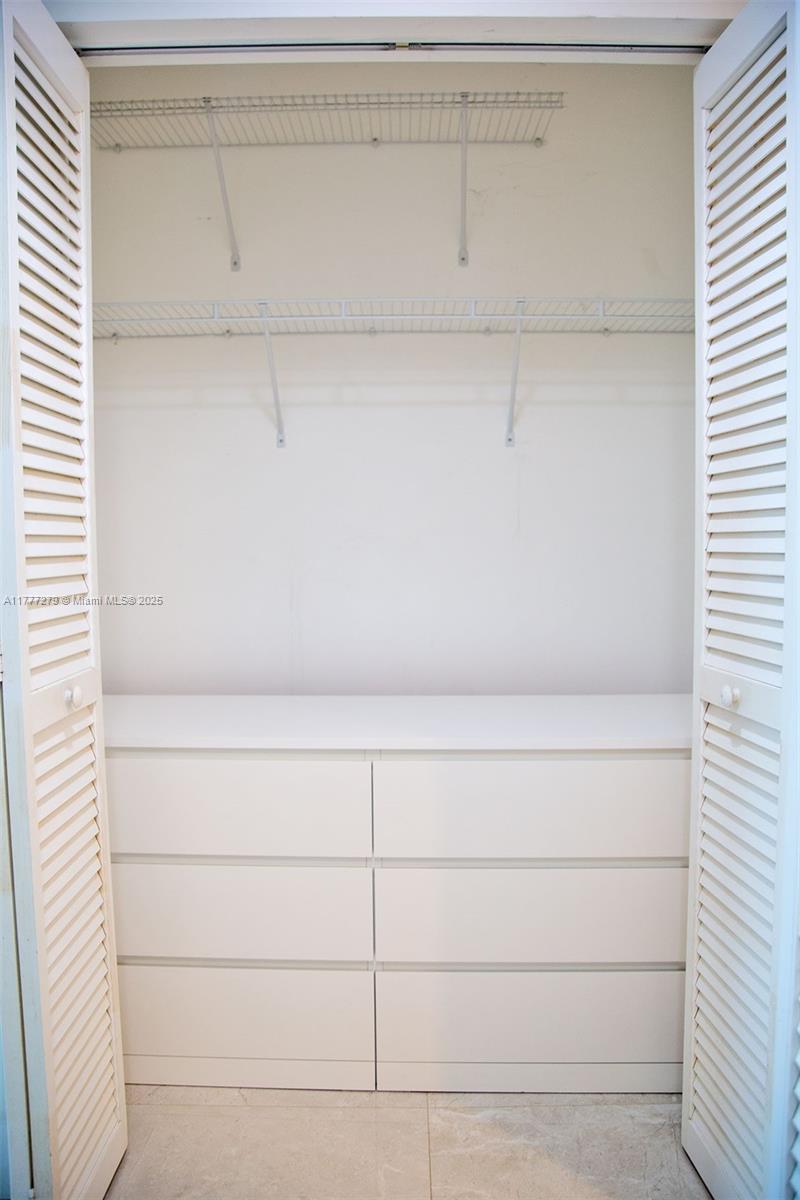 951 Brickell Avenue, Unit 3007 Miami, FL 33131 - Photo 8 of 21