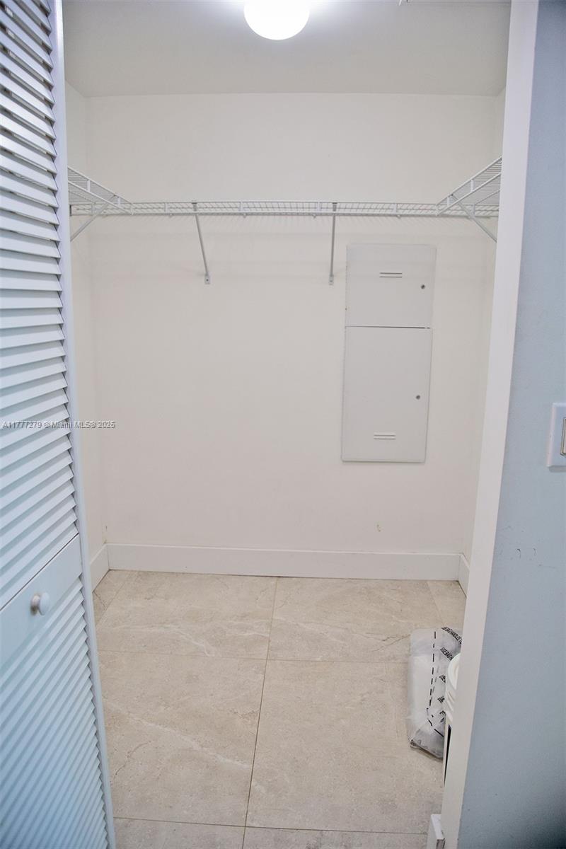 951 Brickell Avenue, Unit 3007 Miami, FL 33131 - Photo 9 of 21