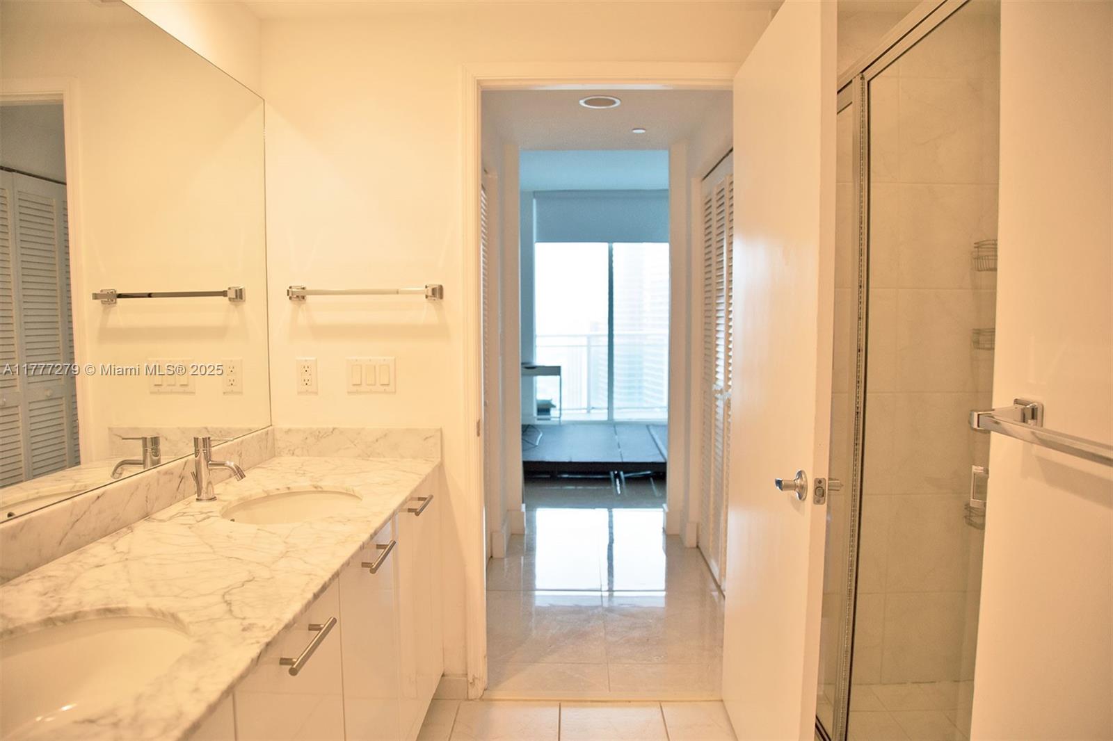 951 Brickell Avenue, Unit 3007 Miami, FL 33131 - Photo 10 of 21