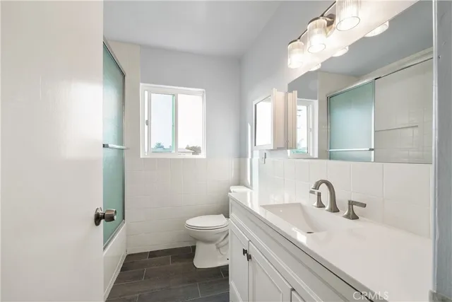 $999,999 | 3700 East 17th Street, Long Beach, CA 90804