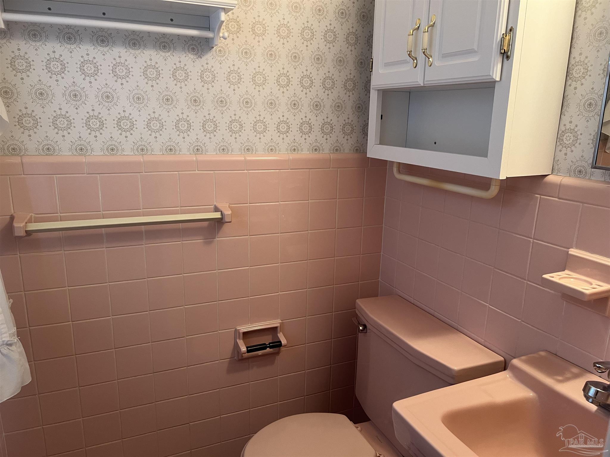 6020 Hilltop Road Pensacola, FL 32504 - Photo 14 of 27 a bathroom with a toilet and a mirror