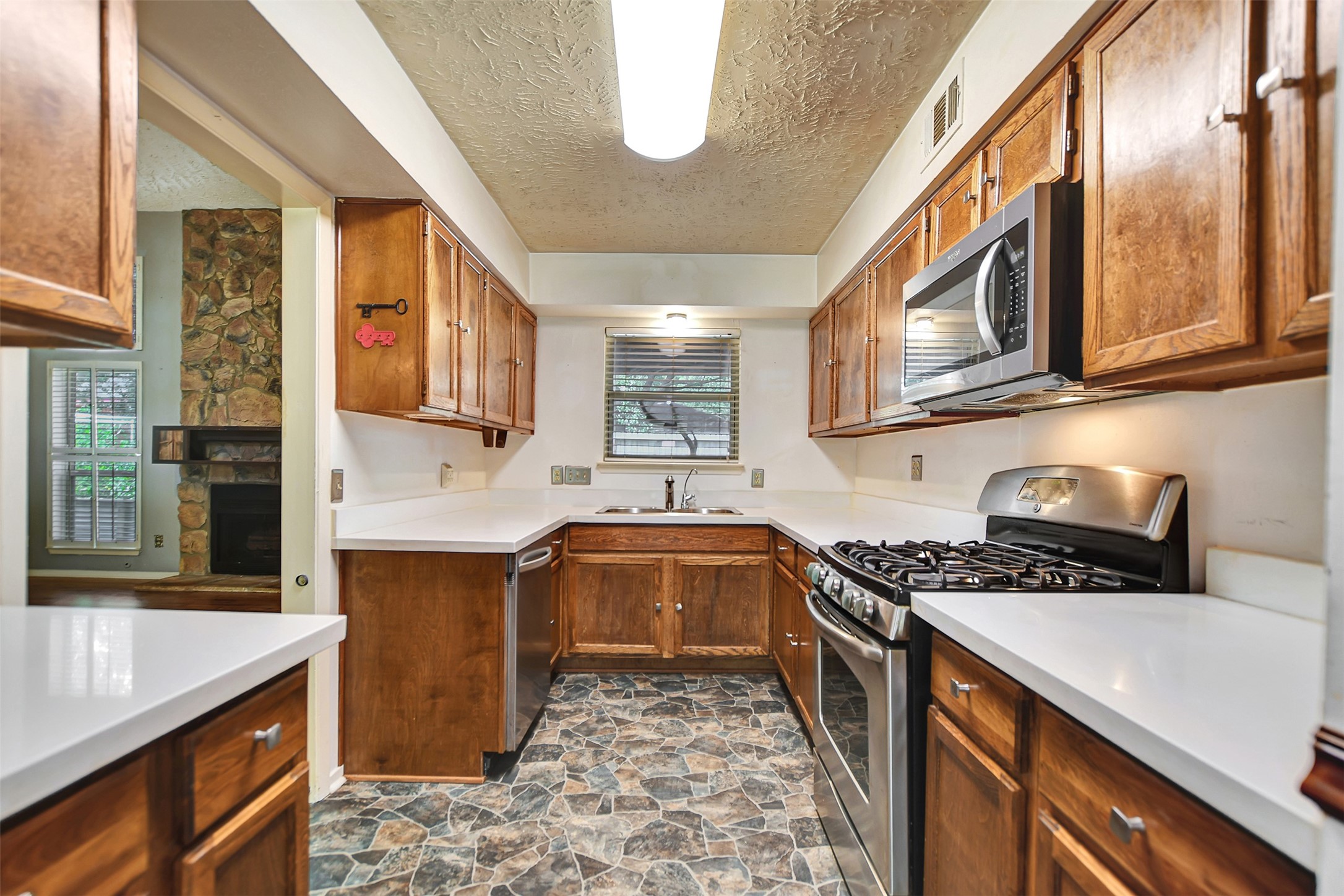 17327 Thorhill Street Spring, TX 77379 - Photo 13 of 44
