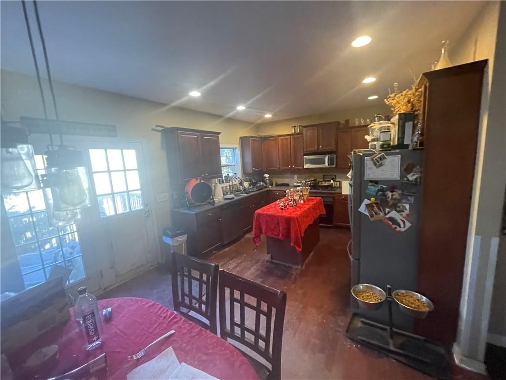 802 Bishops Run Lane Mableton, GA 30126 - Photo 3 of 8 a dining room with furniture and window