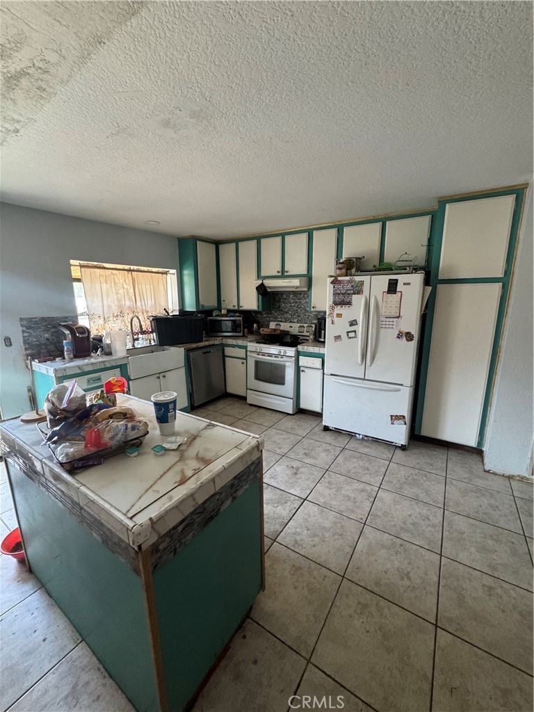 1266 Lorraine Place Rialto, CA 92376 - Photo 4 of 15 a view of kitchen with stainless steel appliances granite countertop lots of counter top space