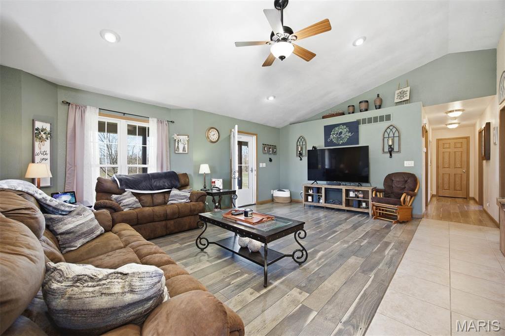 12003 Emerald Road Pocahontas, IL 62275 - Photo 4 of 65