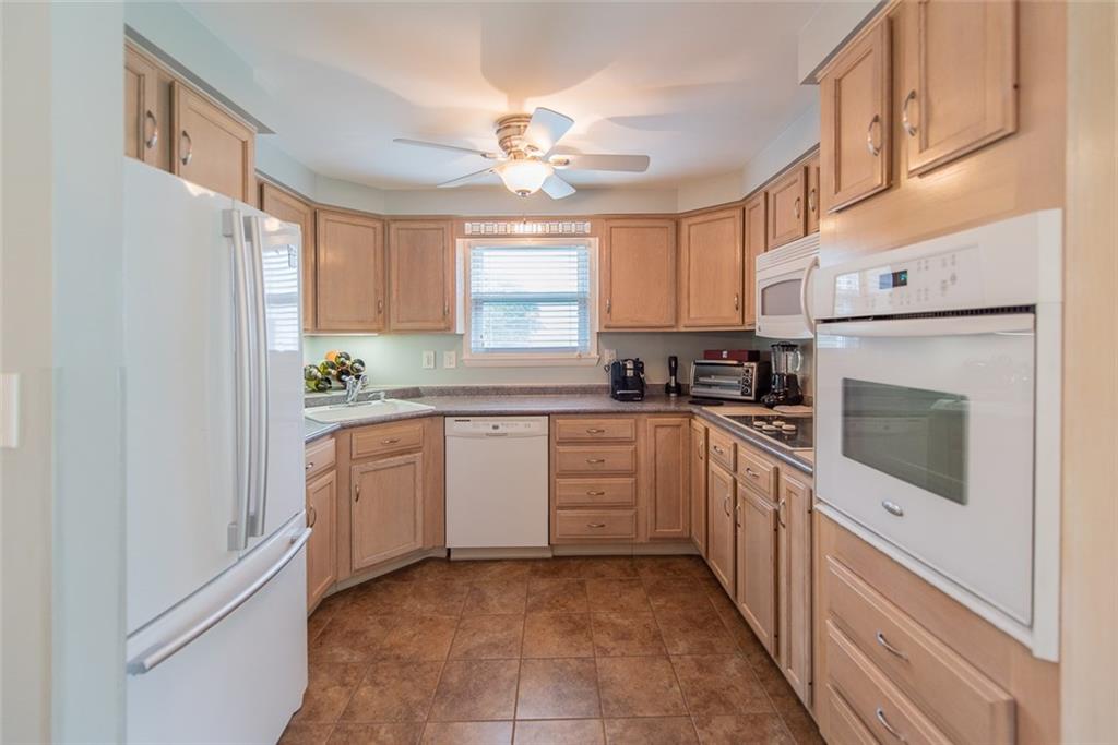 604 Chinaberry Road Monroeville, PA 15146 - Photo 8 of 23 Gallery Image 8