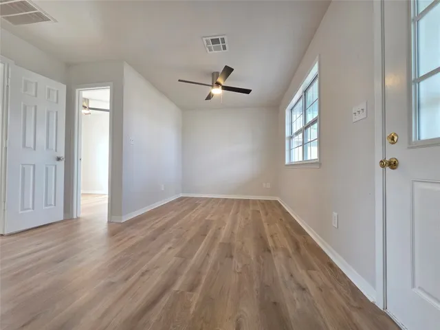 $1,350 | 411 West 4th Street, Unit A, Flatonia, TX 78941