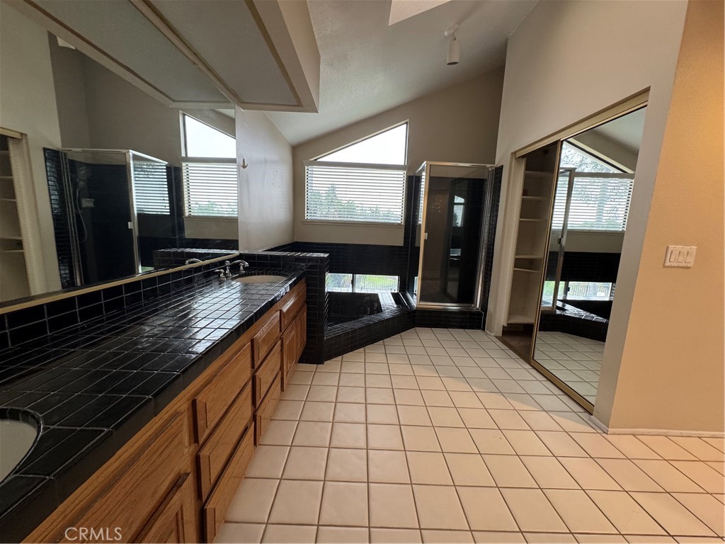 6 Recodo Irvine, CA 92620 - Photo 17 of 33 a lobby with a table and chairs