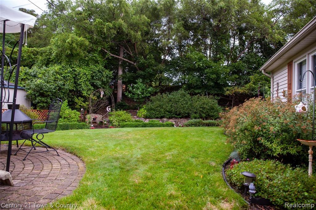 292 Thalia Avenue Rochester Hills, MI 48307 - Photo 27 of 36