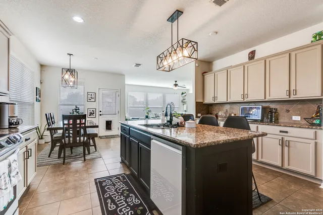 $2,900 | 269 Tufted Crest, San Antonio, TX 78253