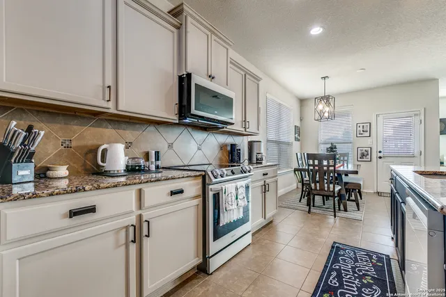 $2,900 | 269 Tufted Crest, San Antonio, TX 78253