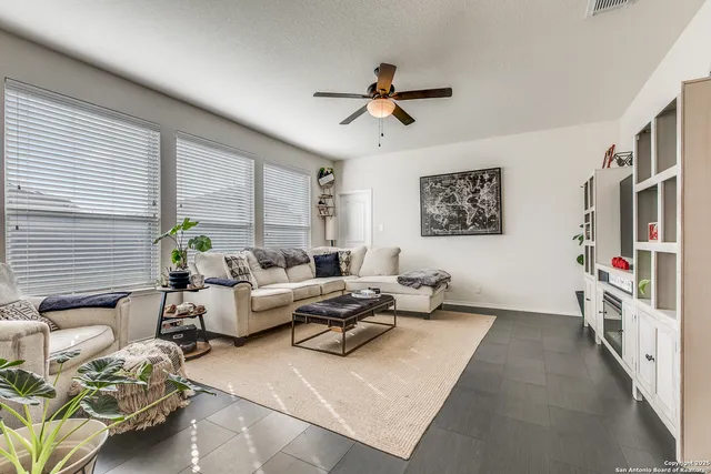 $2,900 | 269 Tufted Crest, San Antonio, TX 78253