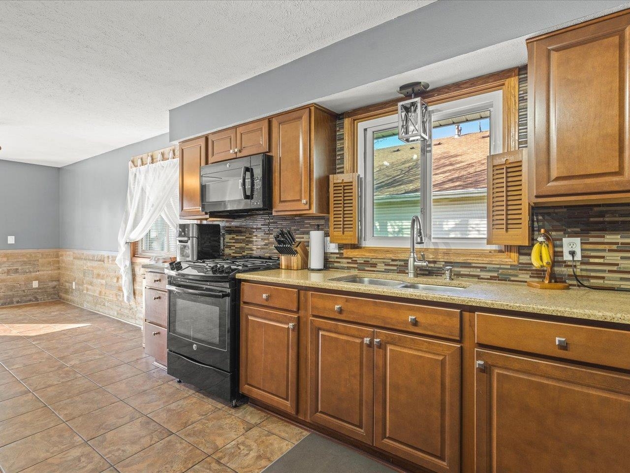 536 Carpenter Street Belvidere, IL 61008 - Photo 12 of 39 a kitchen with granite countertop a stove sink and microwave