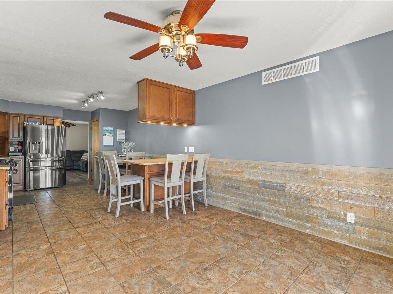 536 Carpenter Street Belvidere, IL 61008 - Photo 15 of 39 a view of a dining room with furniture