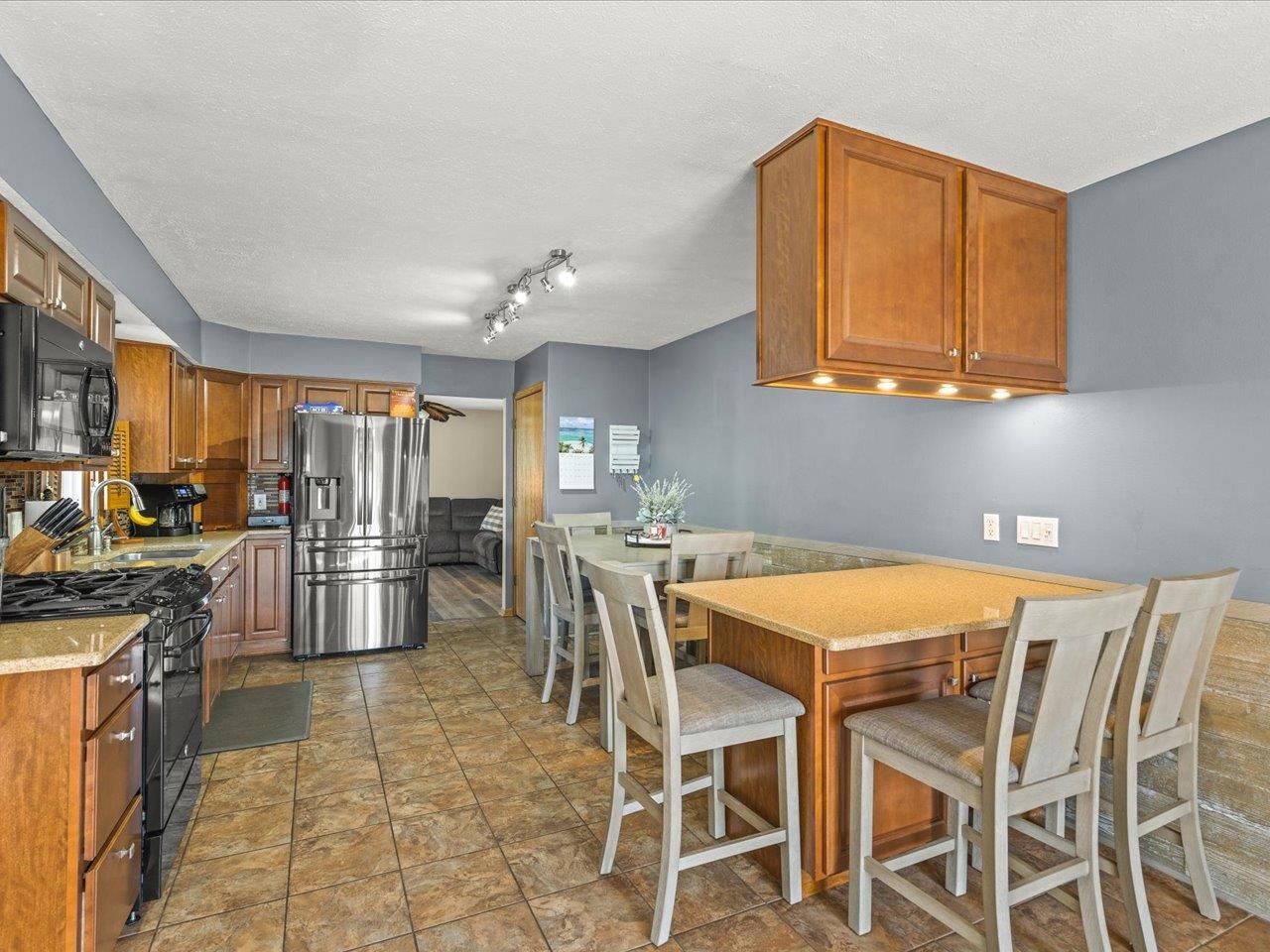 536 Carpenter Street Belvidere, IL 61008 - Photo 16 of 39 a dining hall with stainless steel appliances a stove a table and chairs