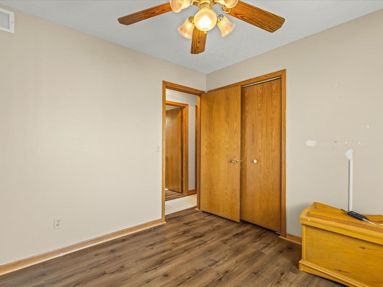 536 Carpenter Street Belvidere, IL 61008 - Photo 25 of 39 a view of a livingroom with wooden floor