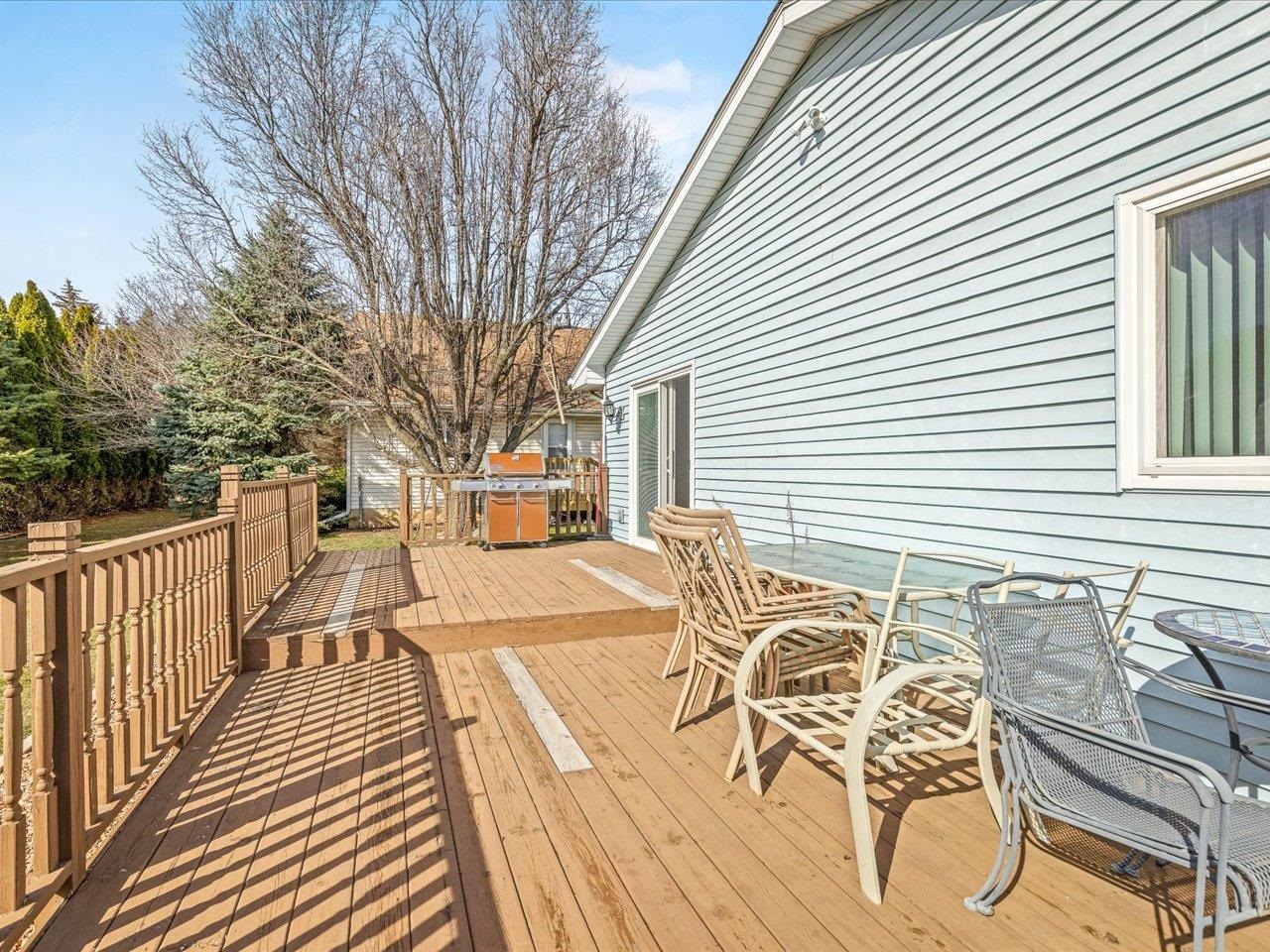536 Carpenter Street Belvidere, IL 61008 - Photo 36 of 39 a balcony with table and chairs
