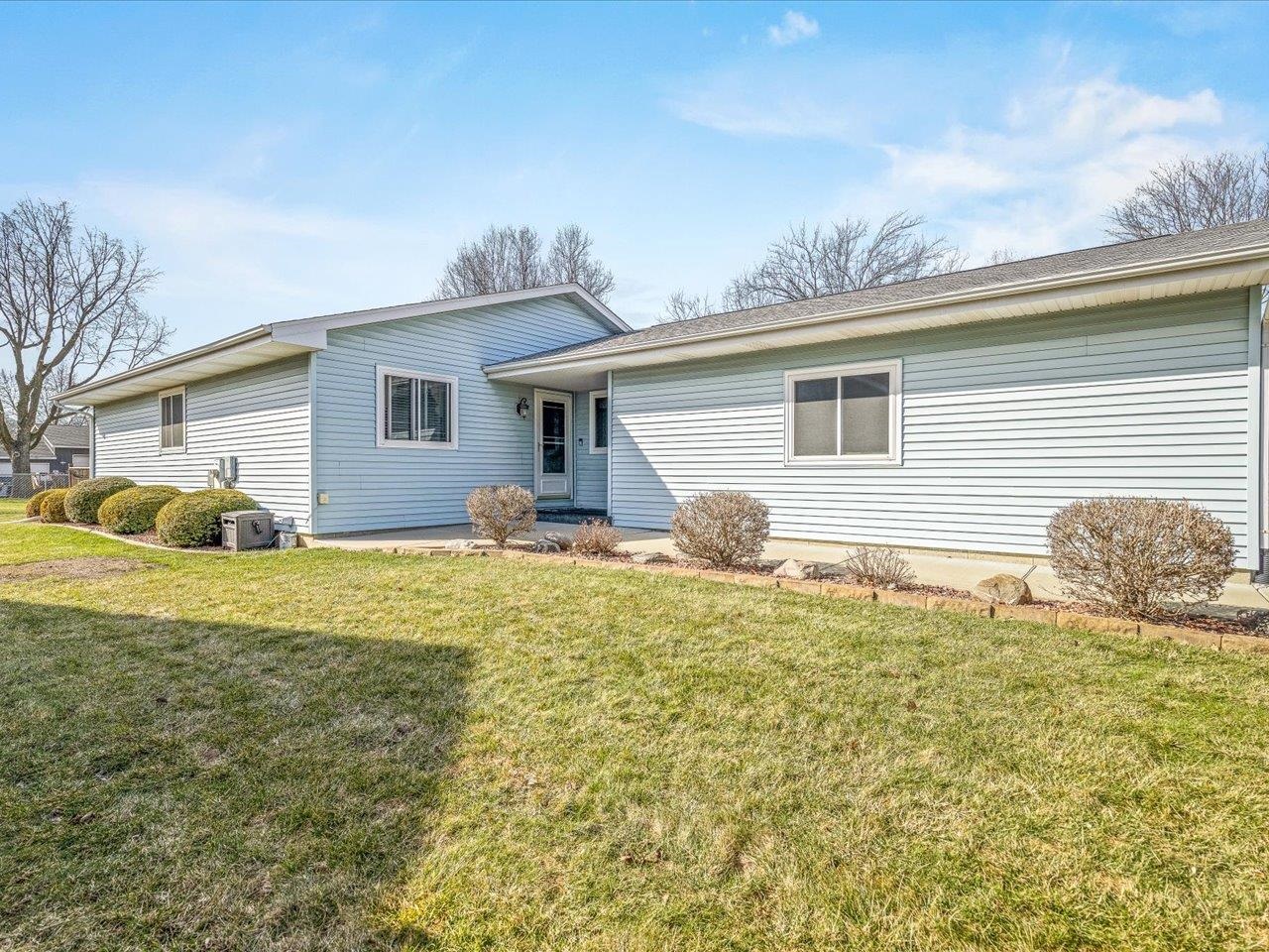 536 Carpenter Street Belvidere, IL 61008 - Photo 5 of 39 a house view with a backyard space