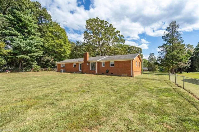 $2,250 | 3303 North Carolina Highway 150, Greensboro, NC 27455