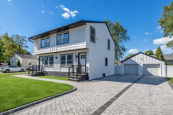 $3,950 | 715 Evans Street, Unit 2, Paramus, NJ 07652