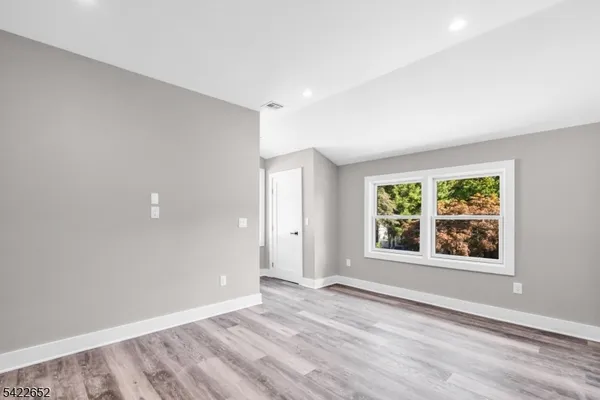 $3,950 | 715 Evans Street, Unit 2, Paramus, NJ 07652