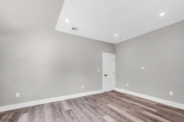 $3,950 | 715 Evans Street, Unit 2, Paramus, NJ 07652