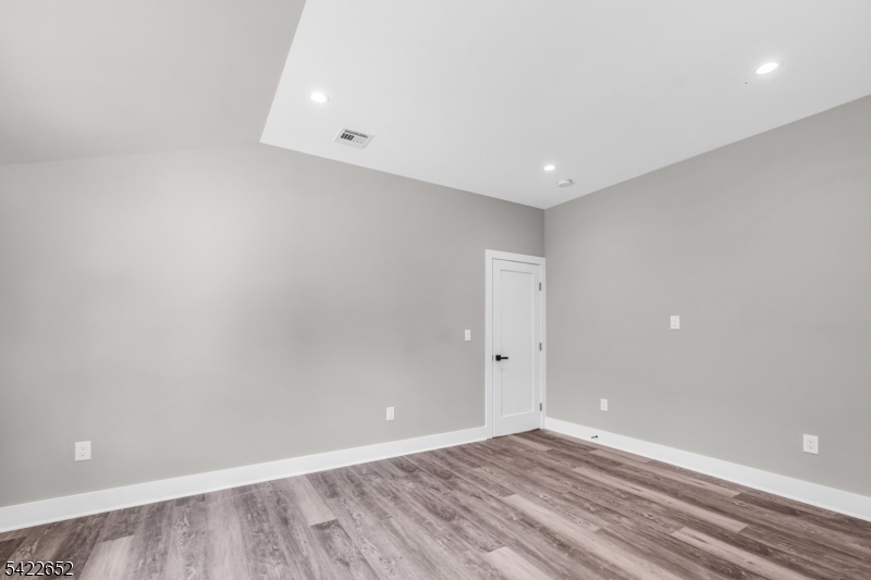 715 Evans Street, Unit 2 Paramus, NJ 07652 - Photo 14 of 21