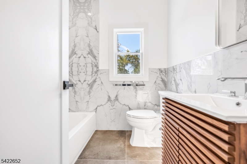 715 Evans Street, Unit 2 Paramus, NJ 07652 - Photo 18 of 21