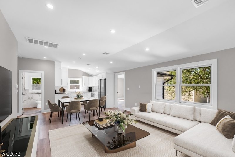 715 Evans Street, Unit 2 Paramus, NJ 07652 - Photo 4 of 21