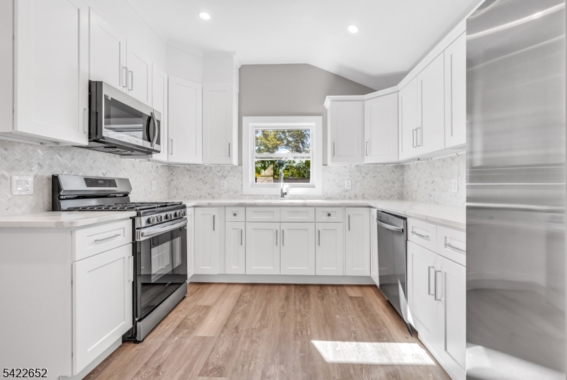 715 Evans Street, Unit 2 Paramus, NJ 07652 - Photo 7 of 21