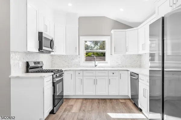 $3,950 | 715 Evans Street, Unit 2, Paramus, NJ 07652