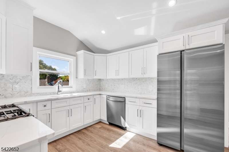 715 Evans Street, Unit 2 Paramus, NJ 07652 - Photo 9 of 21