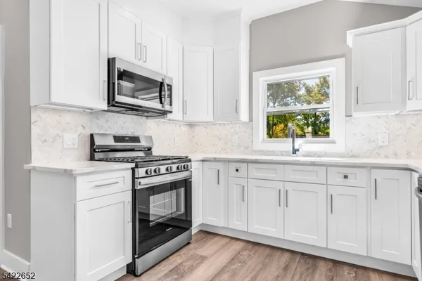 $3,950 | 715 Evans Street, Unit 2, Paramus, NJ 07652