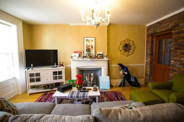 $1,425 | 69 Lawrence Street, Unit 1, Saratoga Springs, NY 12866