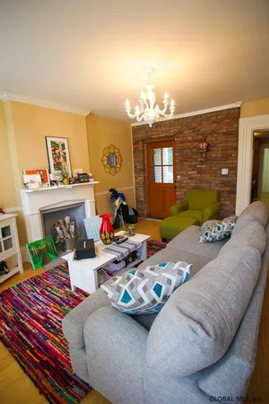 $1,425 | 69 Lawrence Street, Unit 1, Saratoga Springs, NY 12866