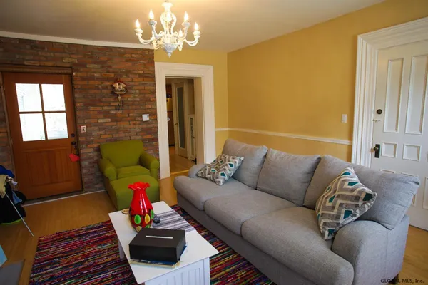 $1,425 | 69 Lawrence Street, Unit 1, Saratoga Springs, NY 12866