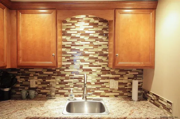 $1,425 | 69 Lawrence Street, Unit 1, Saratoga Springs, NY 12866