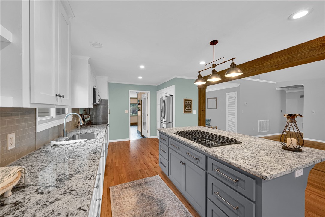 433 Latham Road Easley, SC 29640 - Photo 15 of 50 Culinary aspirations come alive in this kitchen, featuring an expansive island with a gas cooktop and luminous granite counters.