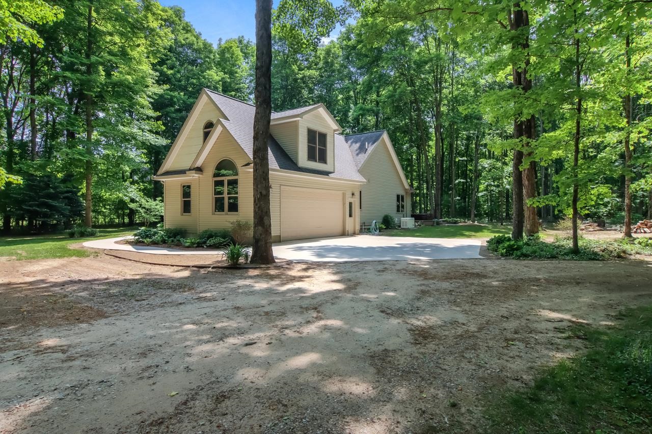 16275 Aletha Road Interlochen, MI 49643 - Photo 4 of 44 1911907-3.JPG