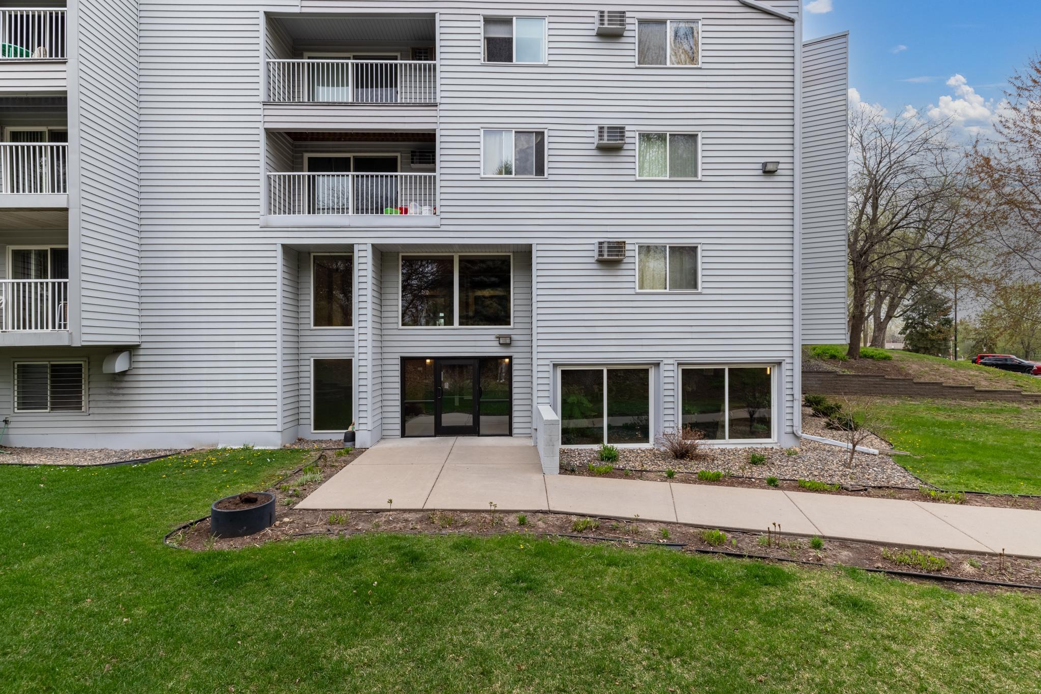 175 County Rd B2 East, Unit 203 Little Canada, MN 55117 - Photo 17 of 27