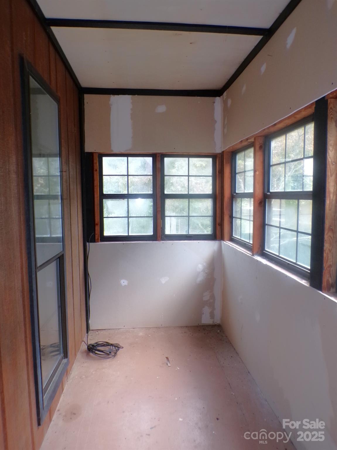 620 Hutch Mountain Road Fletcher, NC 28732 - Photo 16 of 22 view of hall with window