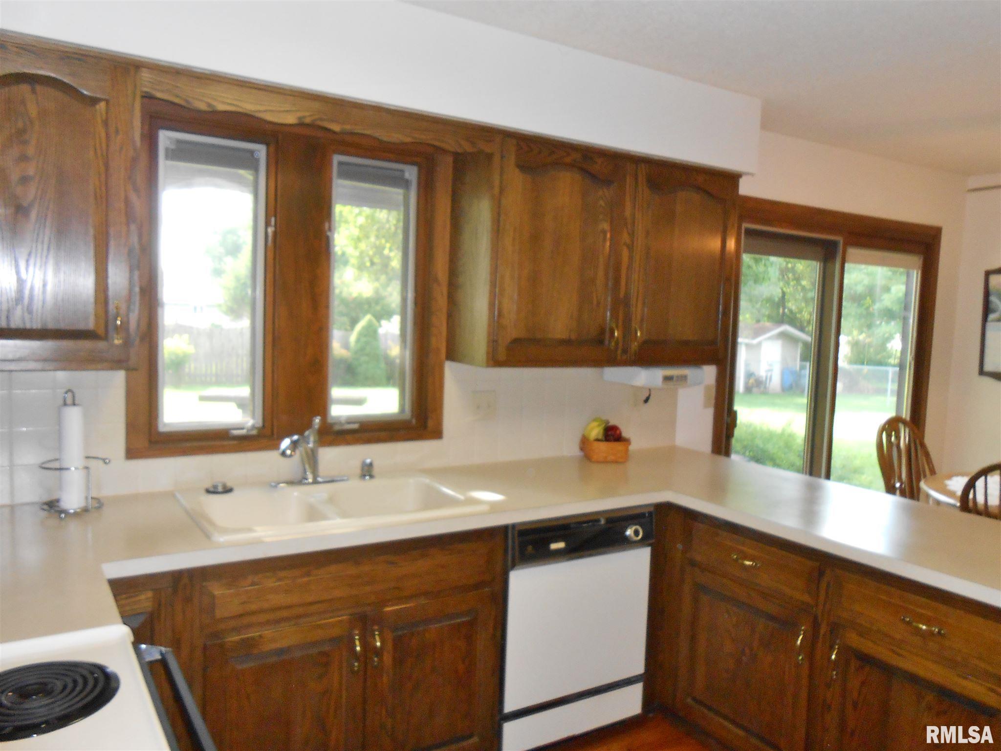 4212 Jersey Ridge Road Davenport, IA 52807 - Photo 6 of 26 Gallery Image 6