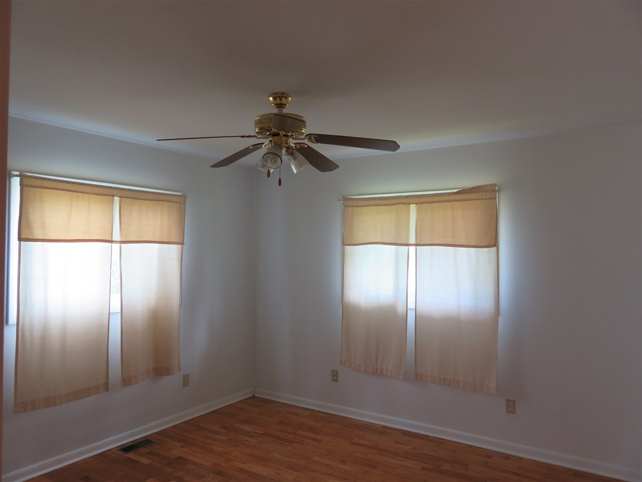 2190 Haslett Road Williamston, MI 48895 - Photo 11 of 19 31293077-10.JPG